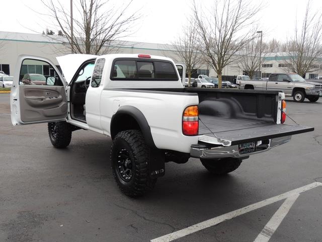 2004 Toyota Tacoma V6 / SR5 / 4X4 / 5-SPEED / LIFTED / 1-OWNER   - Photo 27 - Portland, OR 97217