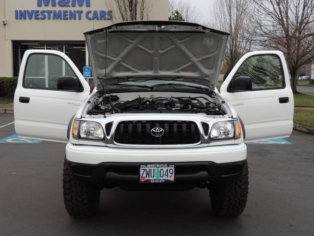 2004 Toyota Tacoma V6 / SR5 / 4X4 / 5-SPEED / LIFTED / 1-OWNER   - Photo 31 - Portland, OR 97217