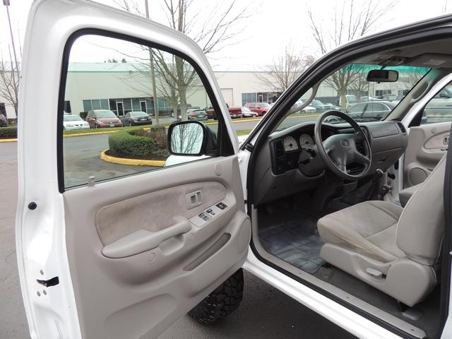 2004 Toyota Tacoma V6 / SR5 / 4X4 / 5-SPEED / LIFTED / 1-OWNER   - Photo 13 - Portland, OR 97217