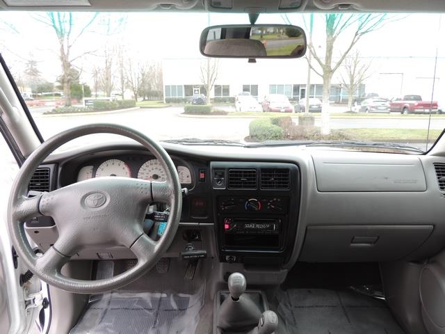 2004 Toyota Tacoma V6 / SR5 / 4X4 / 5-SPEED / LIFTED / 1-OWNER   - Photo 35 - Portland, OR 97217