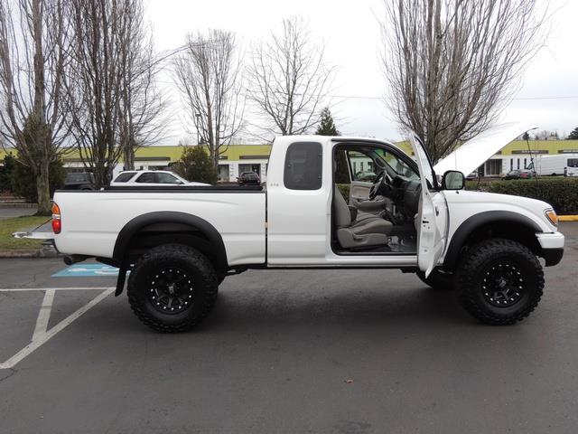 2004 Toyota Tacoma V6 / SR5 / 4X4 / 5-SPEED / LIFTED / 1-OWNER   - Photo 29 - Portland, OR 97217