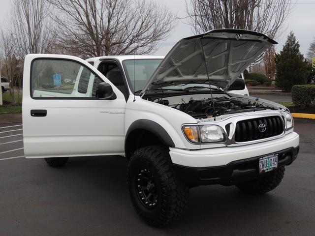 2004 Toyota Tacoma V6 / SR5 / 4X4 / 5-SPEED / LIFTED / 1-OWNER   - Photo 30 - Portland, OR 97217