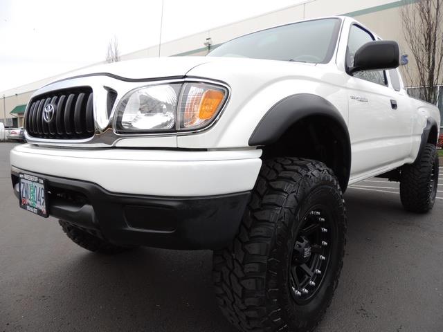 2004 Toyota Tacoma V6 / SR5 / 4X4 / 5-SPEED / LIFTED / 1-OWNER   - Photo 9 - Portland, OR 97217