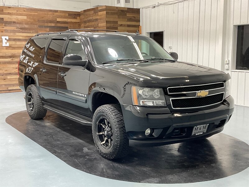 2007 Chevrolet Suburban LT 2500 4X4 / 6.0L V8 / Leather Navi DVD Sunroof  / LOCAL NO RUST - Photo 2 - Gladstone, OR 97027