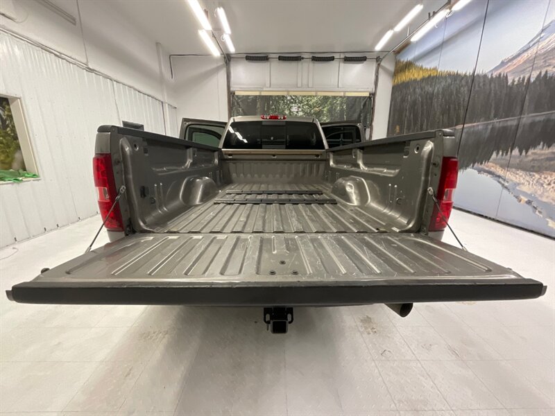 2008 Chevrolet Silverado 3500 LTZ Crew Cab 4X4 / 6.6L DIESEL / DUALLY / 83K MILE  / Z71 OFF RD / Local Truck / RUST FREE / Leather & Heated Seats / Navigation & Sunroof / ALLISON TRANNY / CLEAN CLEAN !! - Photo 29 - Gladstone, OR 97027