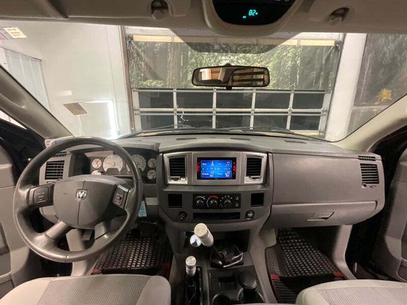 2007 Dodge Ram 2500 SLT 4X4 / 5.9L DIESEL / 6-SPEED / FLAT BED  / LONG BED / LIFTED w. BRAND NEW 37 " TIRES & 20 " XD WHEELS / RUST FREE / 130,000 MILES - Photo 18 - Gladstone, OR 97027