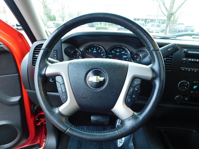 2009 Chevrolet Silverado 1500 LT / 4X4 / Crew Cab/ Leather/Sunroof /DVD/ LIFTED   - Photo 19 - Portland, OR 97217