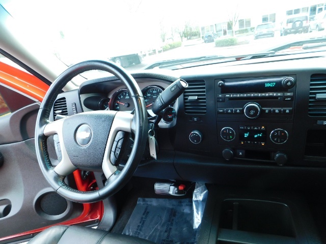 2009 Chevrolet Silverado 1500 LT / 4X4 / Crew Cab/ Leather/Sunroof /DVD/ LIFTED   - Photo 18 - Portland, OR 97217