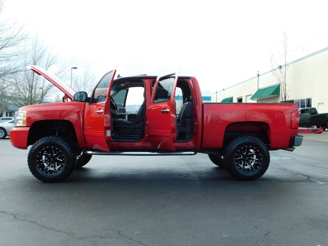 2009 Chevrolet Silverado 1500 LT / 4X4 / Crew Cab/ Leather/Sunroof /DVD/ LIFTED   - Photo 26 - Portland, OR 97217