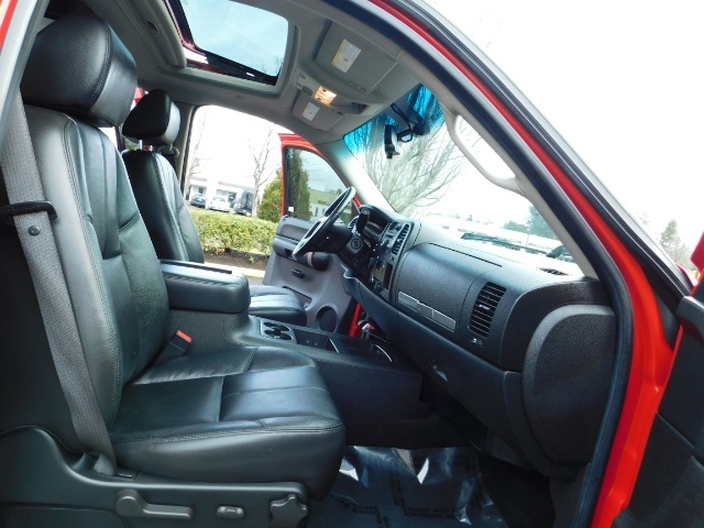 2009 Chevrolet Silverado 1500 LT / 4X4 / Crew Cab/ Leather/Sunroof /DVD/ LIFTED   - Photo 17 - Portland, OR 97217