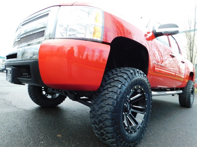 2009 Chevrolet Silverado 1500 LT / 4X4 / Crew Cab/ Leather/Sunroof /DVD/ LIFTED   - Photo 9 - Portland, OR 97217