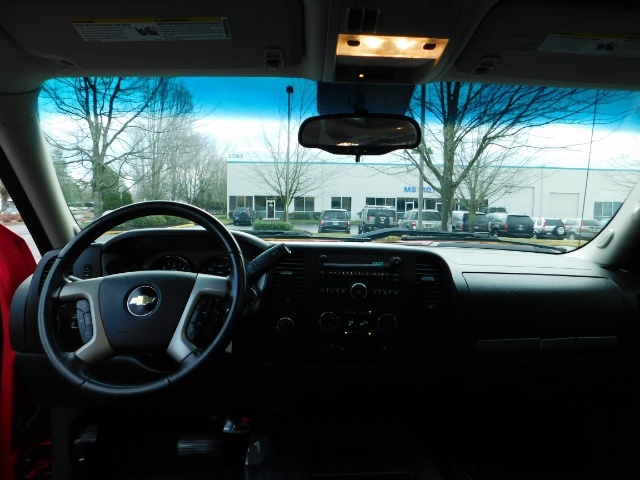 2009 Chevrolet Silverado 1500 LT / 4X4 / Crew Cab/ Leather/Sunroof /DVD/ LIFTED   - Photo 38 - Portland, OR 97217