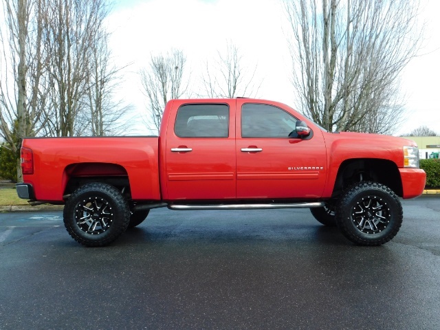 2009 Chevrolet Silverado 1500 LT / 4X4 / Crew Cab/ Leather/Sunroof /DVD/ LIFTED   - Photo 4 - Portland, OR 97217