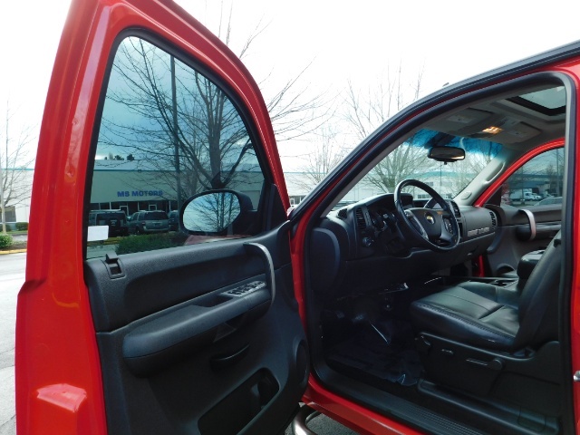 2009 Chevrolet Silverado 1500 LT / 4X4 / Crew Cab/ Leather/Sunroof /DVD/ LIFTED   - Photo 13 - Portland, OR 97217