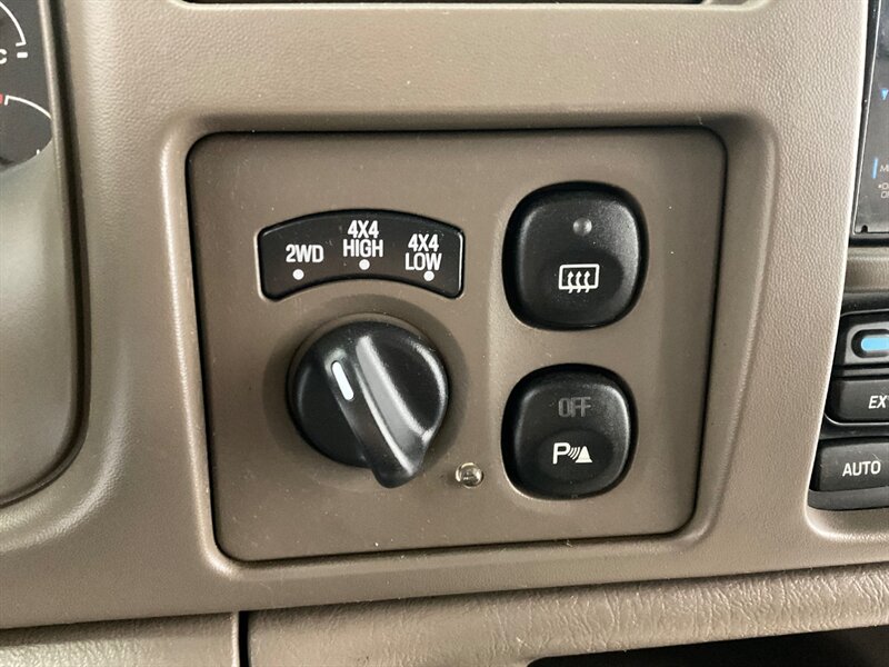 2003 Ford Excursion Eddie Bauer 4X4 / 7.3L DIESEL / Leather / LIFTED  / LIFTED w. NEW WHEELS & TIRES / ZERO RUST / Leather Heated Seats /Backup Camera / 136K Miles - Photo 19 - Gladstone, OR 97027