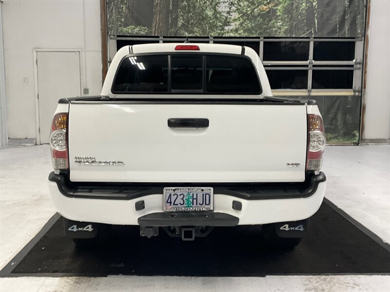 2015 Toyota Tacoma V6 TRD SPORT Double Cab 4X4 / 4.0L V6 / Navi & Cam  / LOCAL OREGON TRUCK / Navigation & Backup Camera / RUST FREE / 93,000 MILES - Photo 6 - Gladstone, OR 97027