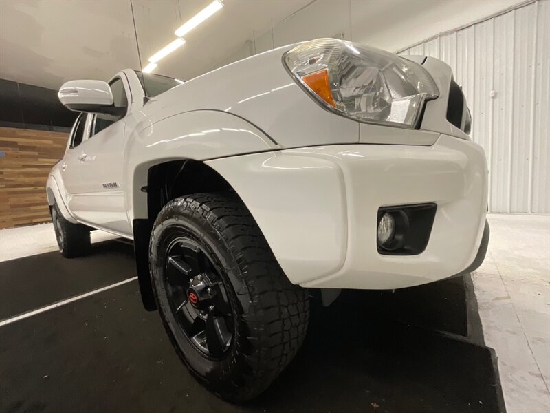 2015 Toyota Tacoma V6 TRD SPORT Double Cab 4X4 / 4.0L V6 / Navi & Cam  / LOCAL OREGON TRUCK / Navigation & Backup Camera / RUST FREE / 93,000 MILES - Photo 9 - Gladstone, OR 97027