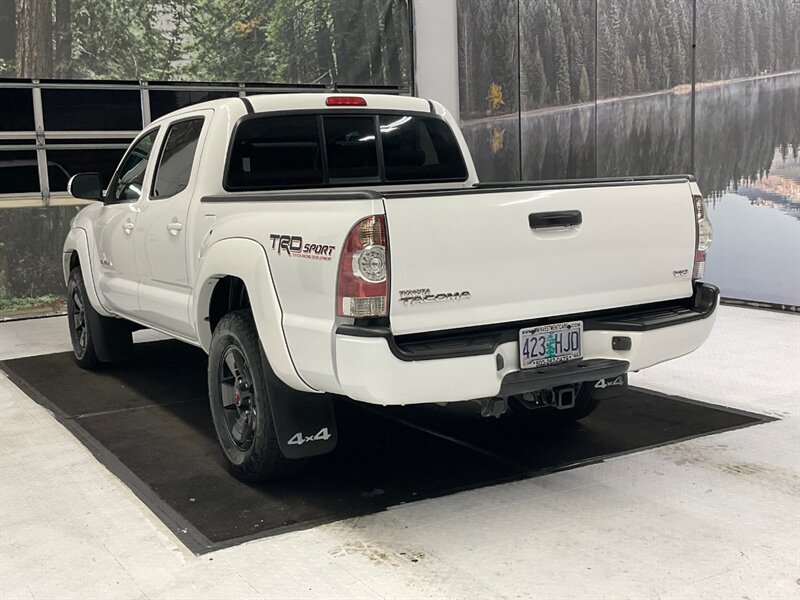 2015 Toyota Tacoma V6 TRD SPORT Double Cab 4X4 / 4.0L V6 / Navi & Cam  / LOCAL OREGON TRUCK / Navigation & Backup Camera / RUST FREE / 93,000 MILES - Photo 7 - Gladstone, OR 97027