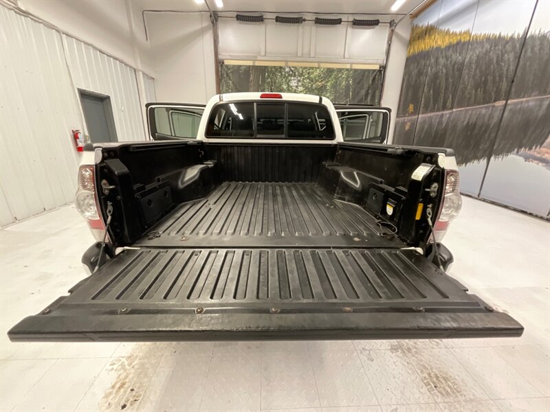 2015 Toyota Tacoma V6 TRD SPORT Double Cab 4X4 / 4.0L V6 / Navi & Cam  / LOCAL OREGON TRUCK / Navigation & Backup Camera / RUST FREE / 93,000 MILES - Photo 22 - Gladstone, OR 97027