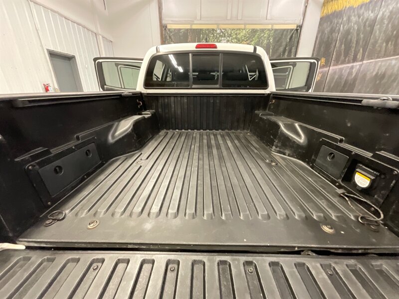 2015 Toyota Tacoma V6 TRD SPORT Double Cab 4X4 / 4.0L V6 / Navi & Cam  / LOCAL OREGON TRUCK / Navigation & Backup Camera / RUST FREE / 93,000 MILES - Photo 28 - Gladstone, OR 97027