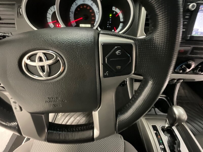 2015 Toyota Tacoma V6 TRD SPORT Double Cab 4X4 / 4.0L V6 / Navi & Cam  / LOCAL OREGON TRUCK / Navigation & Backup Camera / RUST FREE / 93,000 MILES - Photo 39 - Gladstone, OR 97027