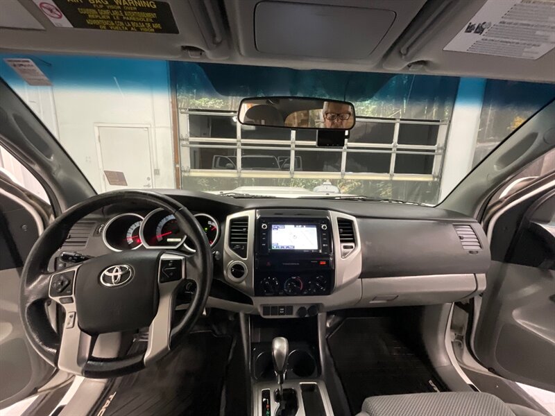 2015 Toyota Tacoma V6 TRD SPORT Double Cab 4X4 / 4.0L V6 / Navi & Cam  / LOCAL OREGON TRUCK / Navigation & Backup Camera / RUST FREE / 93,000 MILES - Photo 36 - Gladstone, OR 97027