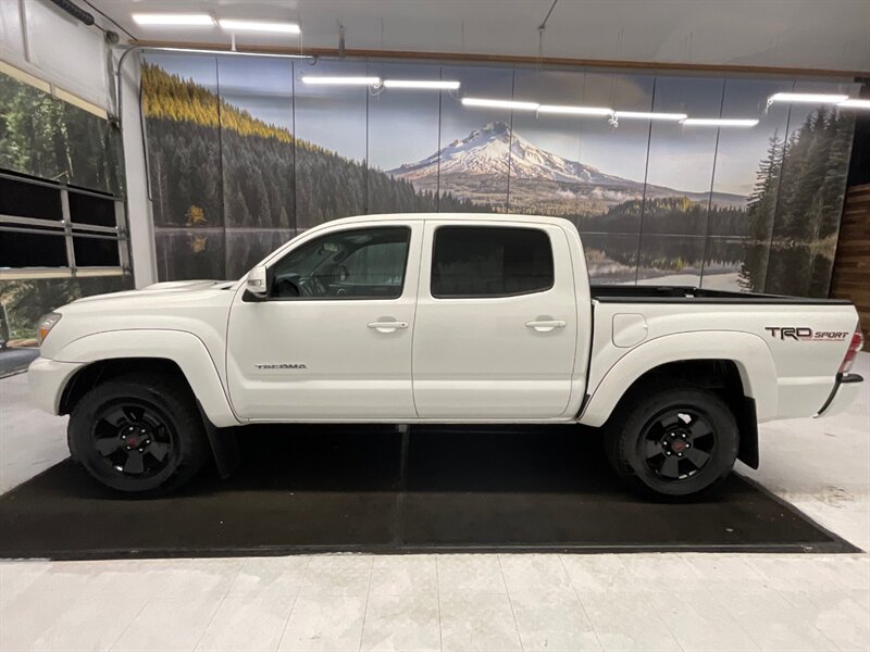 2015 Toyota Tacoma V6 TRD SPORT Double Cab 4X4 / 4.0L V6 / Navi & Cam  / LOCAL OREGON TRUCK / Navigation & Backup Camera / RUST FREE / 93,000 MILES - Photo 3 - Gladstone, OR 97027