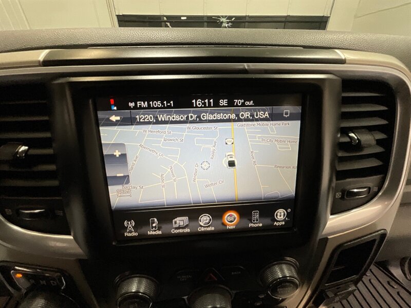 2014 RAM 1500 Big Horn Crew Cab 4X4 / 5.7L V8 HEMI / NAVIGATION  / Backup Camera - Photo 44 - Gladstone, OR 97027