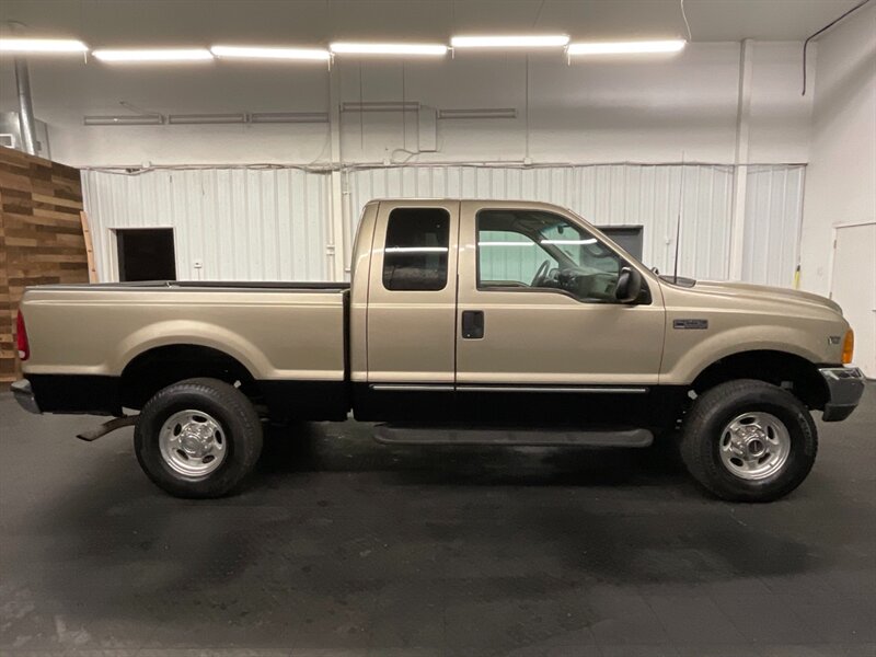 2000 Ford F-250 Super Duty Lariat 4X4 / 6.8L V10 TRITON / CLEAN  Leather Seats / RUST FREE / WARRANTY INCLUDED - Photo 4 - Gladstone, OR 97027