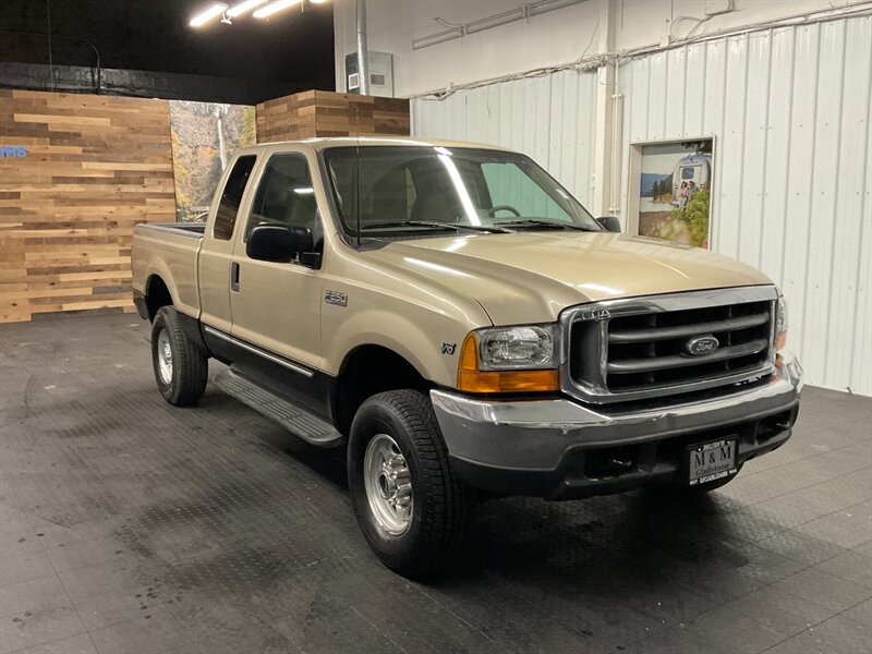 2000 Ford F-250 Super Duty Lariat 4X4 / 6.8L V10 TRITON / CLEAN  Leather Seats / RUST FREE / WARRANTY INCLUDED - Photo 2 - Gladstone, OR 97027