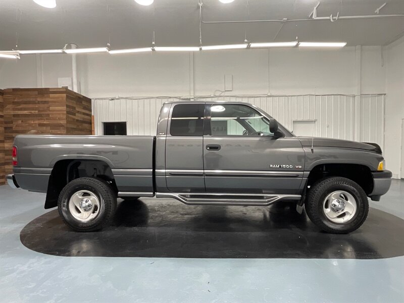 2001 Dodge Ram 1500 SLT Plus Quad Cab 4-Door / 4X4 / V8 / 95K MILES  / NO RUST / CLEAN - Photo 4 - Gladstone, OR 97027