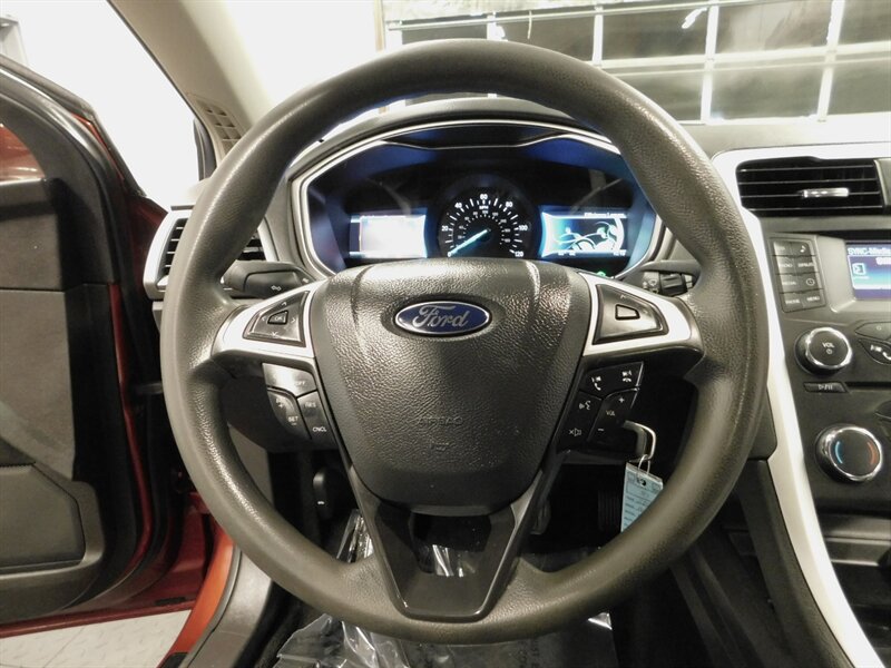 2014 Ford Fusion SE Hybrid Sedan / Lo   - Photo 17 - Gladstone, OR 97027