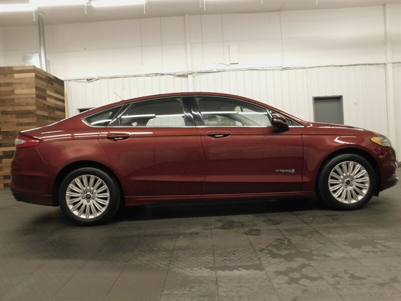 2014 Ford Fusion SE Hybrid Sedan / Lo   - Photo 4 - Gladstone, OR 97027