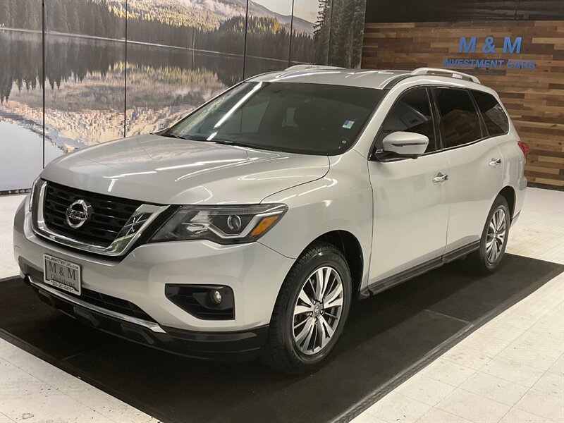 2019 Nissan Pathfinder SL 4WD / 3.5L V6 / 3RD SEAT / Leather / Navi  / Blind Spot Alert / Backup Camera & Navigation / 45,000 MILES - Photo 1 - Gladstone, OR 97027