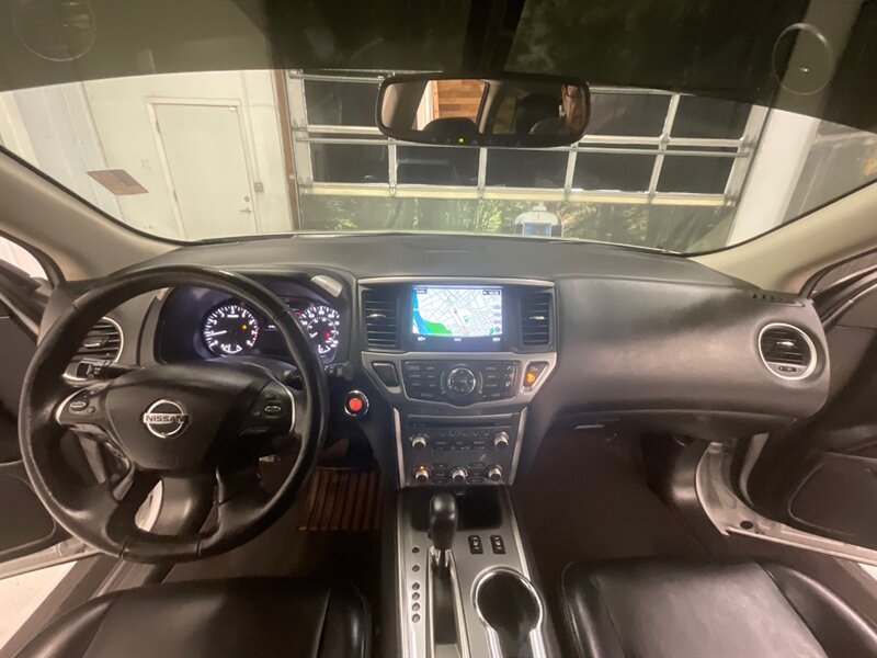 2019 Nissan Pathfinder SL 4WD / 3.5L V6 / 3RD SEAT / Leather / Navi  / Blind Spot Alert / Backup Camera & Navigation / 45,000 MILES - Photo 34 - Gladstone, OR 97027