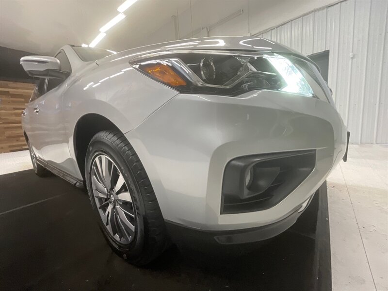 2019 Nissan Pathfinder SL 4WD / 3.5L V6 / 3RD SEAT / Leather / Navi  / Blind Spot Alert / Backup Camera & Navigation / 45,000 MILES - Photo 27 - Gladstone, OR 97027