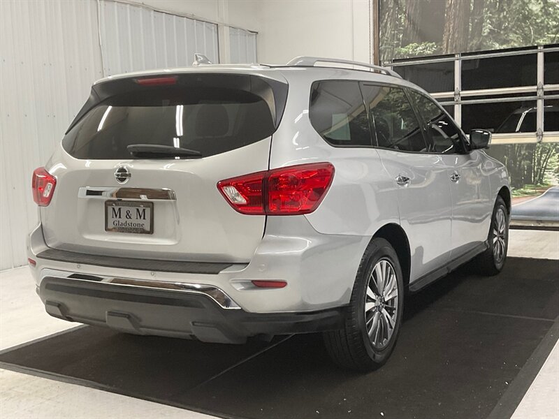 2019 Nissan Pathfinder SL 4WD / 3.5L V6 / 3RD SEAT / Leather / Navi  / Blind Spot Alert / Backup Camera & Navigation / 45,000 MILES - Photo 8 - Gladstone, OR 97027