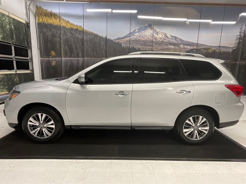 2019 Nissan Pathfinder SL 4WD / 3.5L V6 / 3RD SEAT / Leather / Navi  / Blind Spot Alert / Backup Camera & Navigation / 45,000 MILES - Photo 3 - Gladstone, OR 97027