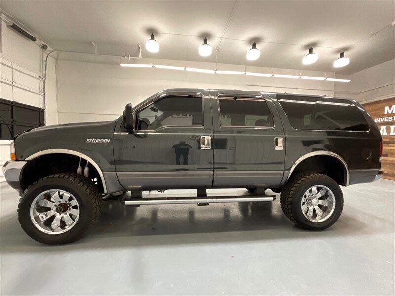 2001 Ford Excursion XLT 4X4 / 7.3L DIESEL / LIFTED / 151K MILES  / THIRD ROW SEAT / ZERO RUST / LIFTED w. 35inc A/T TIRES - Photo 3 - Gladstone, OR 97027