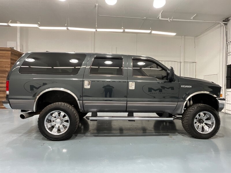 2001 Ford Excursion XLT 4X4 / 7.3L DIESEL / LIFTED / 151K MILES  / THIRD ROW SEAT / ZERO RUST / LIFTED w. 35inc A/T TIRES - Photo 4 - Gladstone, OR 97027