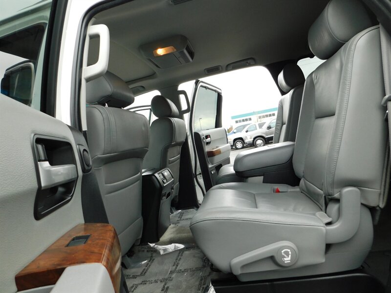 2010 Toyota Sequoia Platinum 4x4 / 3RD Seat / Captain Chairs / LOADED