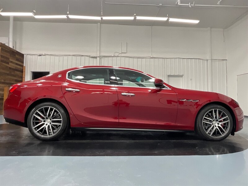 2016 Maserati Ghibli S Q4  Sedan AWD / V6 TWIN TURBO /ONLY 23,000 MILES  / 1-OWNER LOCAL - Photo 4 - Gladstone, OR 97027