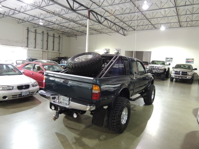 1996 Toyota Tacoma SR5 4X4 / 5-SPEED / 1-OWNER/ LIFTED LIFTED   - Photo 42 - Portland, OR 97217