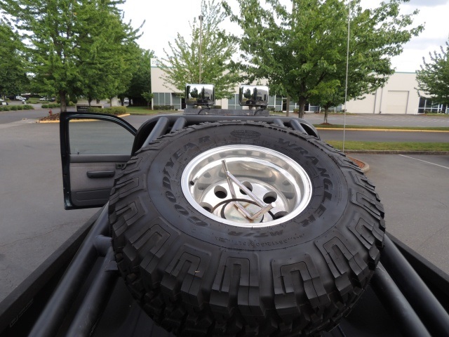 1996 Toyota Tacoma SR5 4X4 / 5-SPEED / 1-OWNER/ LIFTED LIFTED   - Photo 16 - Portland, OR 97217