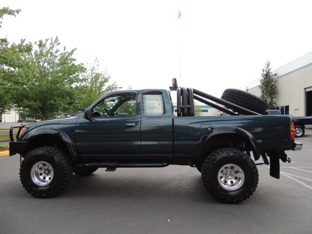 1996 Toyota Tacoma SR5 4X4 / 5-SPEED / 1-OWNER/ LIFTED LIFTED   - Photo 3 - Portland, OR 97217