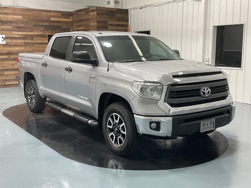 2014 Toyota Tundra SR5 CREW MAX 4X4 / 5.7L V8 / RUST FREE / 94K MILES  / Backup Camera - Photo 2 - Gladstone, OR 97027