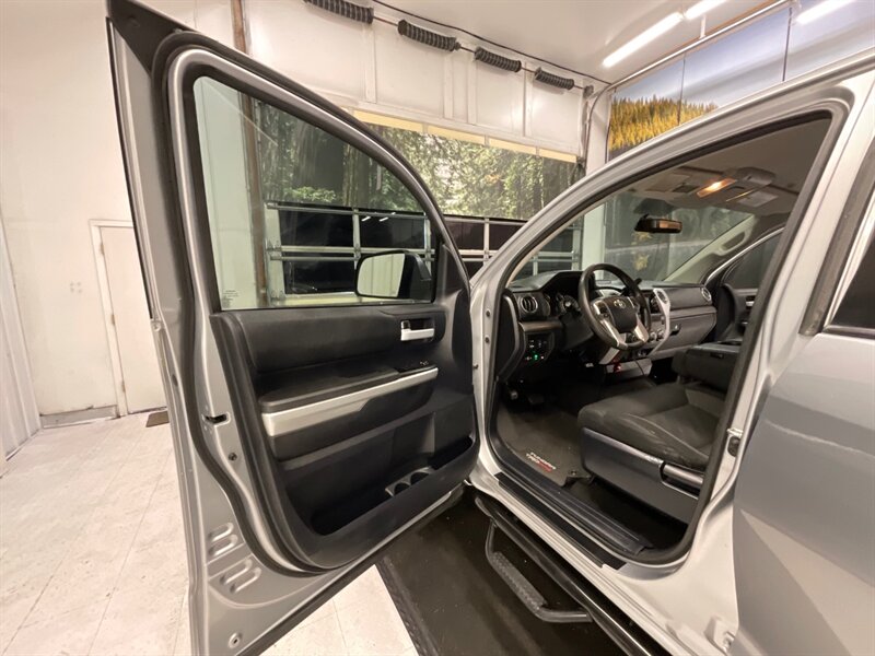 2014 Toyota Tundra SR5 TRD OFF ROAD CREW MAX 4X4 / 5.7L V8 / LIFTED  / Navigation & Backup Camera / 33 " MUD TIRES / ONLY 85,000 MILES - Photo 11 - Gladstone, OR 97027