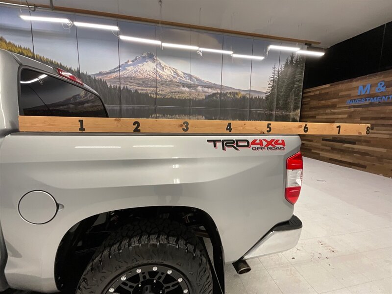 2014 Toyota Tundra SR5 TRD OFF ROAD CREW MAX 4X4 / 5.7L V8 / LIFTED  / Navigation & Backup Camera / 33 " MUD TIRES / ONLY 85,000 MILES - Photo 28 - Gladstone, OR 97027