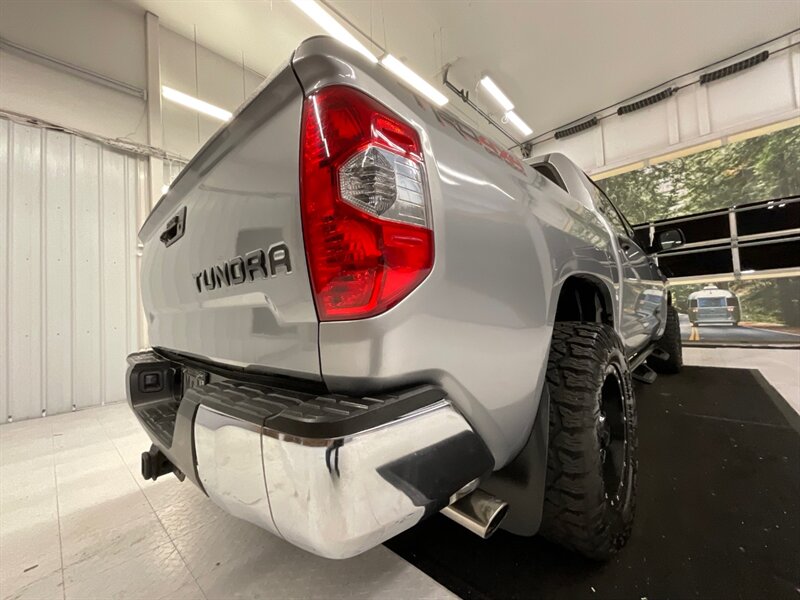 2014 Toyota Tundra SR5 TRD OFF ROAD CREW MAX 4X4 / 5.7L V8 / LIFTED  / Navigation & Backup Camera / 33 " MUD TIRES / ONLY 85,000 MILES - Photo 10 - Gladstone, OR 97027