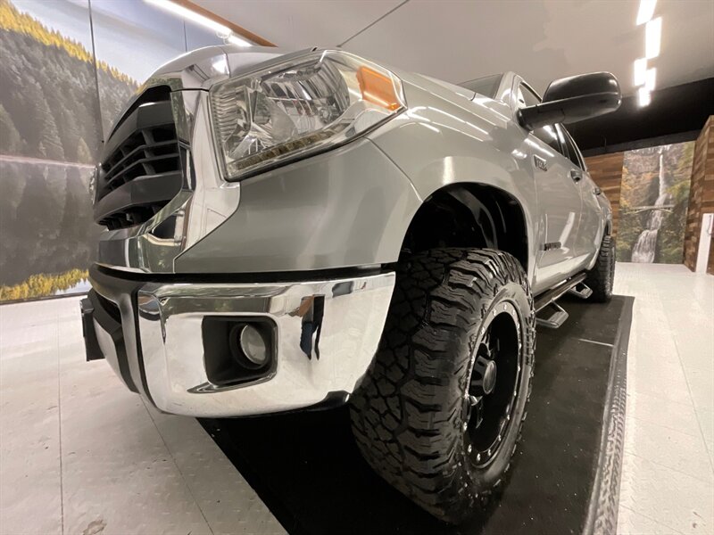 2014 Toyota Tundra SR5 TRD OFF ROAD CREW MAX 4X4 / 5.7L V8 / LIFTED  / Navigation & Backup Camera / 33 " MUD TIRES / ONLY 85,000 MILES - Photo 9 - Gladstone, OR 97027